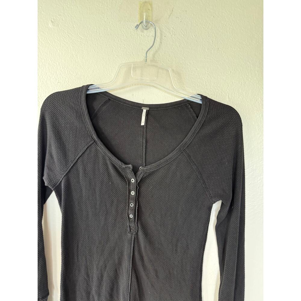 Free People Gray Waffle Knit Henley Top Long Sleeve Contrast Cuffs Size L - Picture 4 of 10
